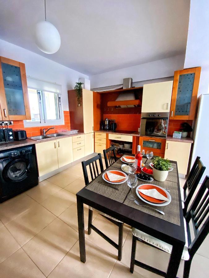 Cozy Poolside Apartment Paphos Exterior foto